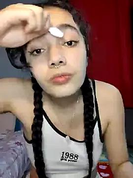 Alana_par from StripChat is Freechat