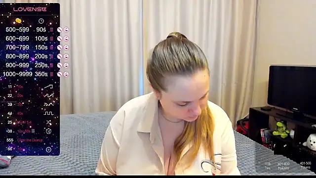 AlanaBrox from StripChat