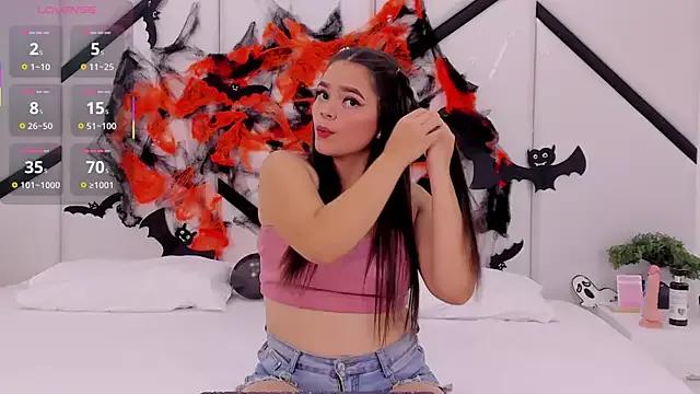 AlanaCusack from StripChat