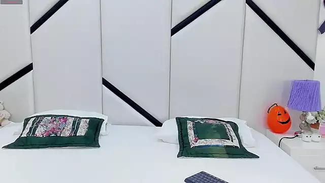 AlanaCusack from StripChat