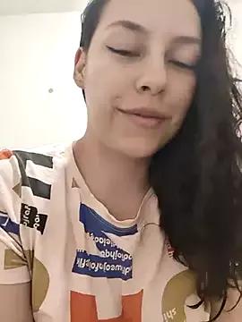AlanaDesire from StripChat is Freechat