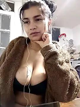 AlanaHotxx from StripChat