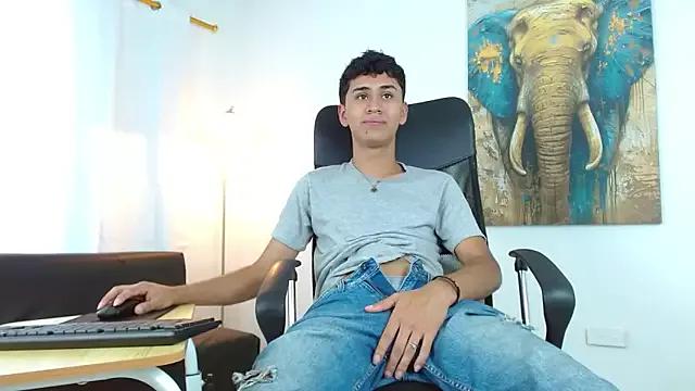 Alancum7 from StripChat