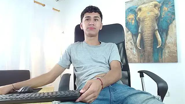 Alancum7 from StripChat is Freechat