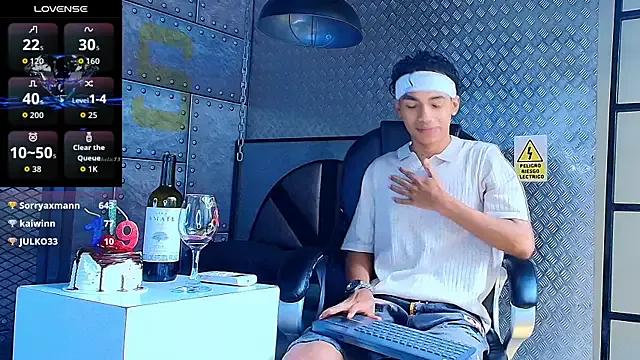 AlanCutee from StripChat