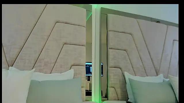 ALANNA_THOMPSONN from StripChat