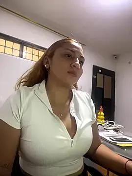 AlannaBeautifulTits from StripChat