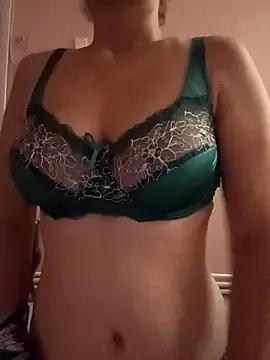 Alara20 from StripChat is Freechat