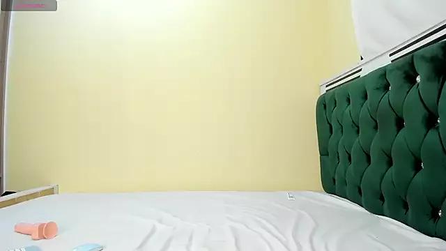 Alara_xxx from StripChat is Freechat