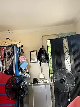 Alaska-de-lune from StripChat is Freechat
