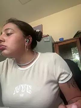 Alaska-de-lune from StripChat is Freechat