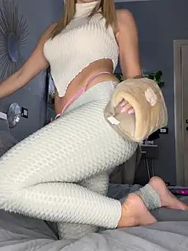 Alba_bianca from StripChat
