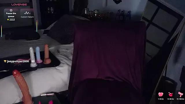 AlessandraBee from StripChat is Freechat