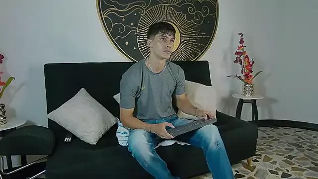 AlessioVitale webcams show profile image 