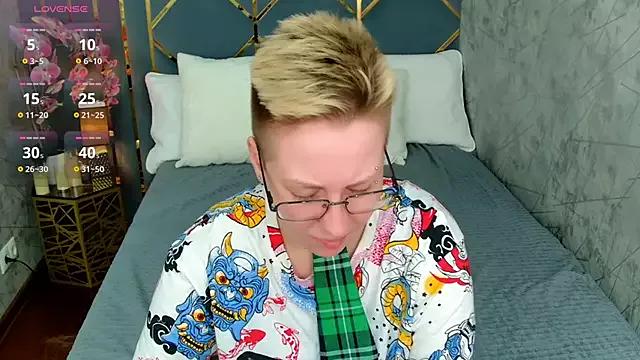 AlexandraGreen from StripChat is Freechat