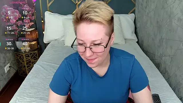 AlexandraGreen from StripChat is Freechat