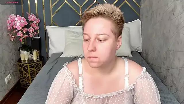 AlexandraGreen from StripChat is Freechat