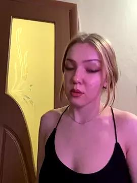 AlexandraXKitty from StripChat is Freechat