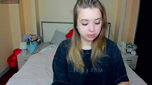 AlexissMmm from StripChat is Freechat