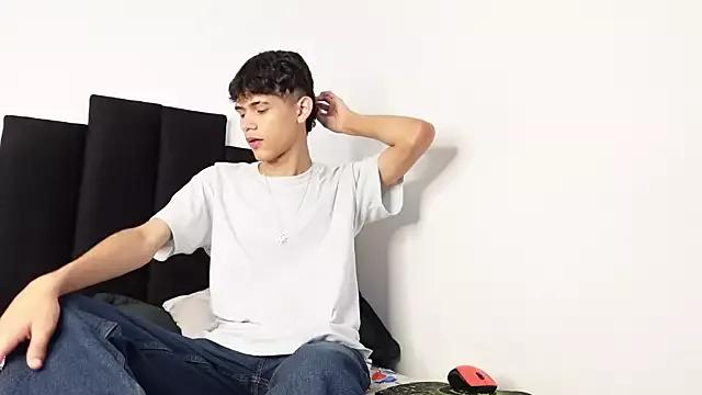 alexmark_ from StripChat is Freechat