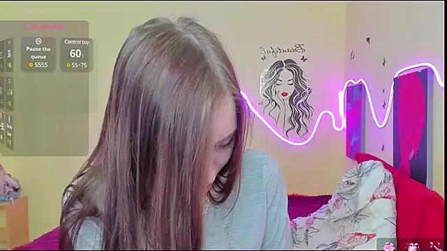 AliceHaris from StripChat is Freechat