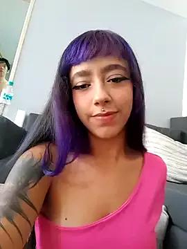 AliceMrtnz from StripChat is Freechat
