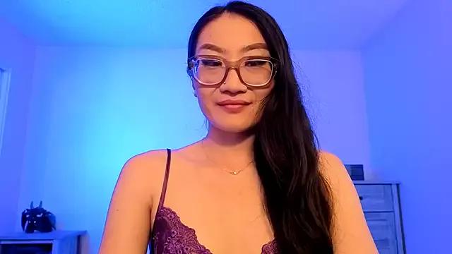 Aliciaz3 from StripChat is Freechat