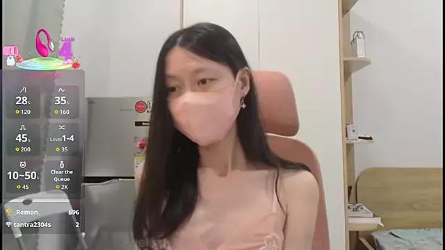 AlinaBaby_T from StripChat is Freechat