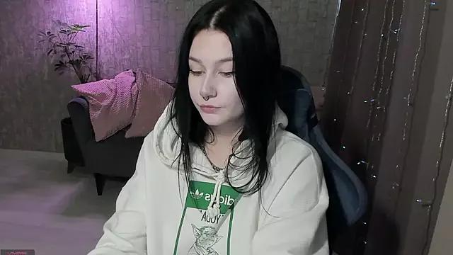AlinaGreeeen from StripChat is Freechat