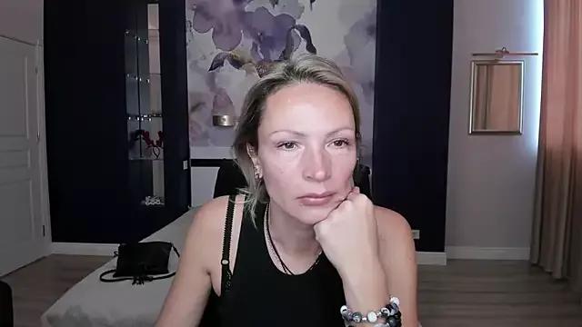 AlinaMoor from StripChat is Freechat