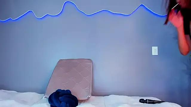 AlinaSweett_ from StripChat is Freechat