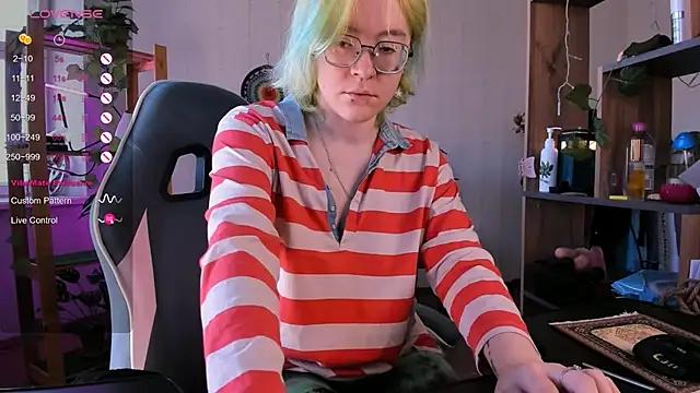 Alisahug webcams show profile image 