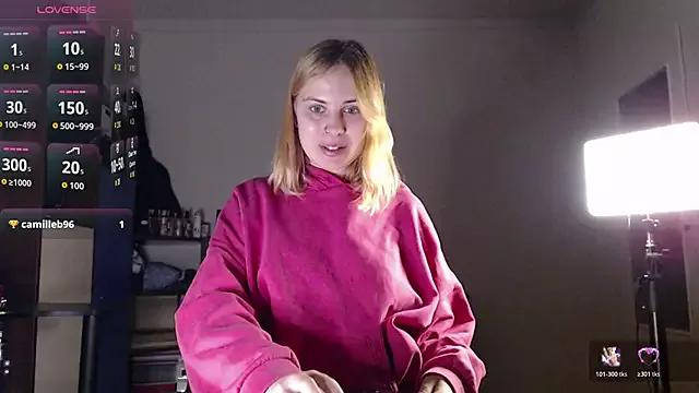 Alismoona from StripChat is Freechat