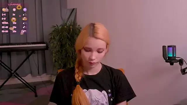 Alissa_Kitty from StripChat is Freechat