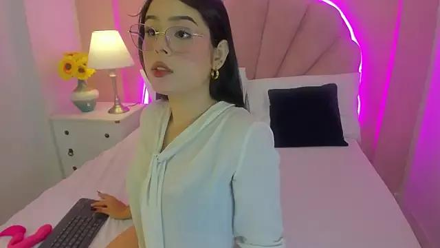 Alisson_pettite from StripChat is Freechat