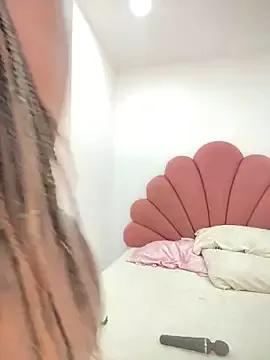 alissradiante1 from StripChat is Freechat
