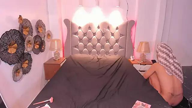allodiafoxy from StripChat is Freechat