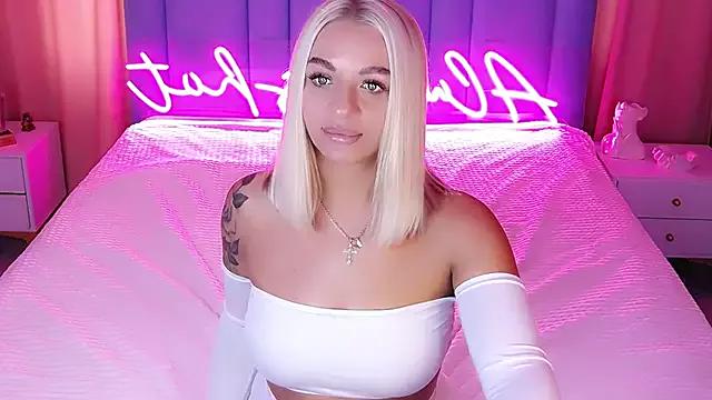 AllwaysHotJ from StripChat
