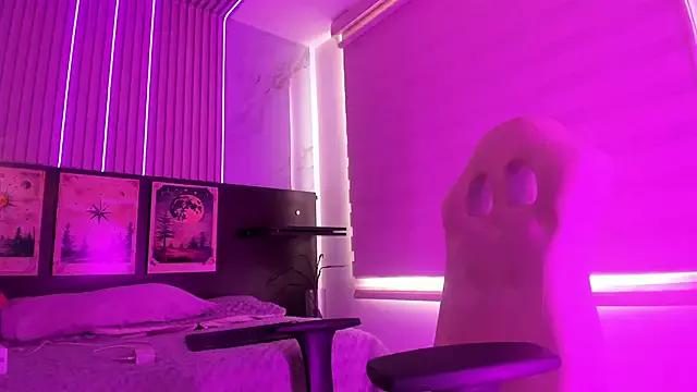 ally_as from StripChat