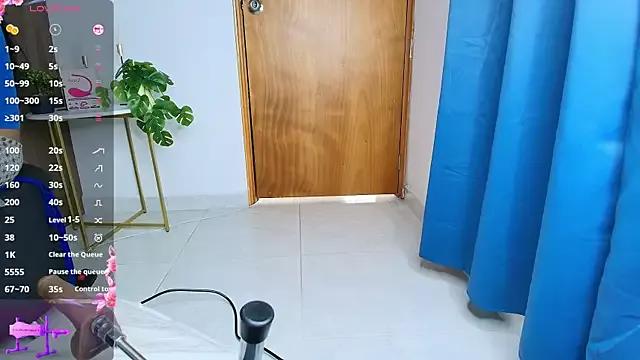 AllyLouis from StripChat is Freechat