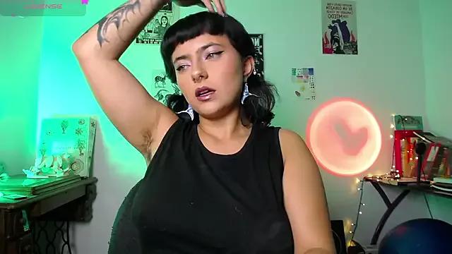 AlmaNanax from StripChat