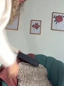 AlmmaMoon from StripChat