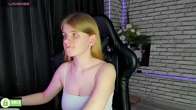 Alya_Vizz from StripChat