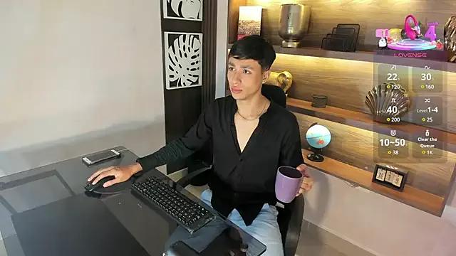 AmadeoDesanti from StripChat is Freechat