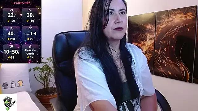 amalia_brunette from StripChat