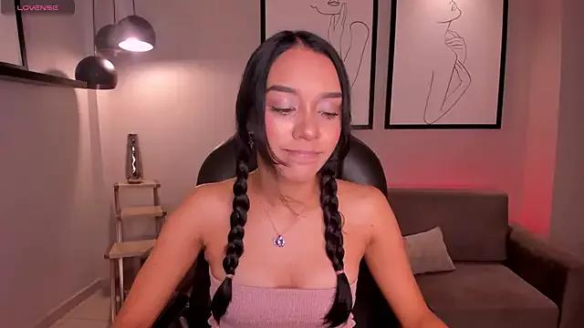 AmaliaCrus from StripChat is Freechat