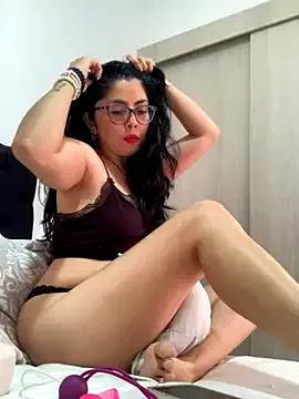 Amanda-Akira from StripChat is Freechat