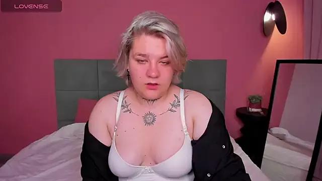 Amanda_Cruzz from StripChat is Freechat