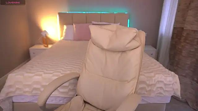 AmanetShine from StripChat