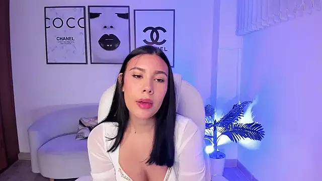 amara_foxx from StripChat
